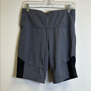 Xersion Women's Large Gray and Black Shorts